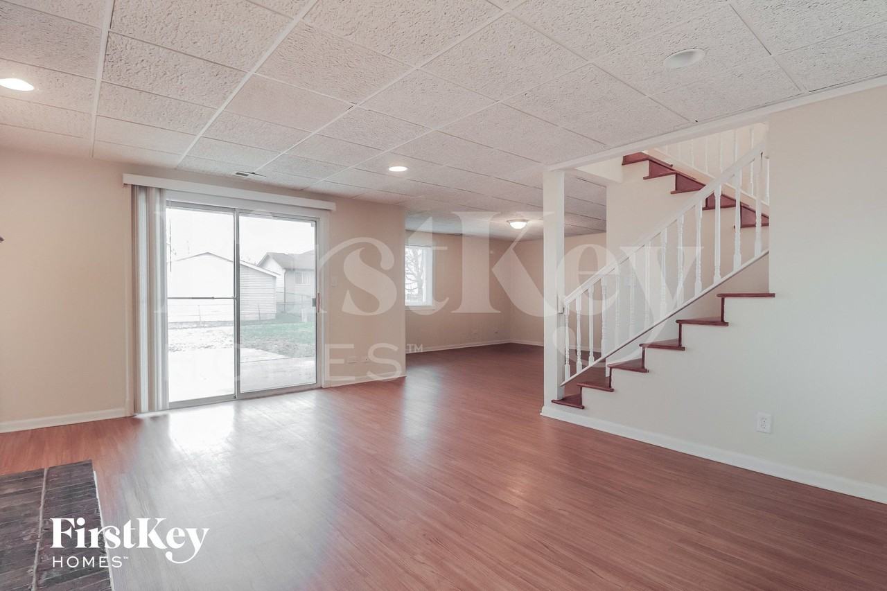 135 Oriole Rd - Photo 4 of 15