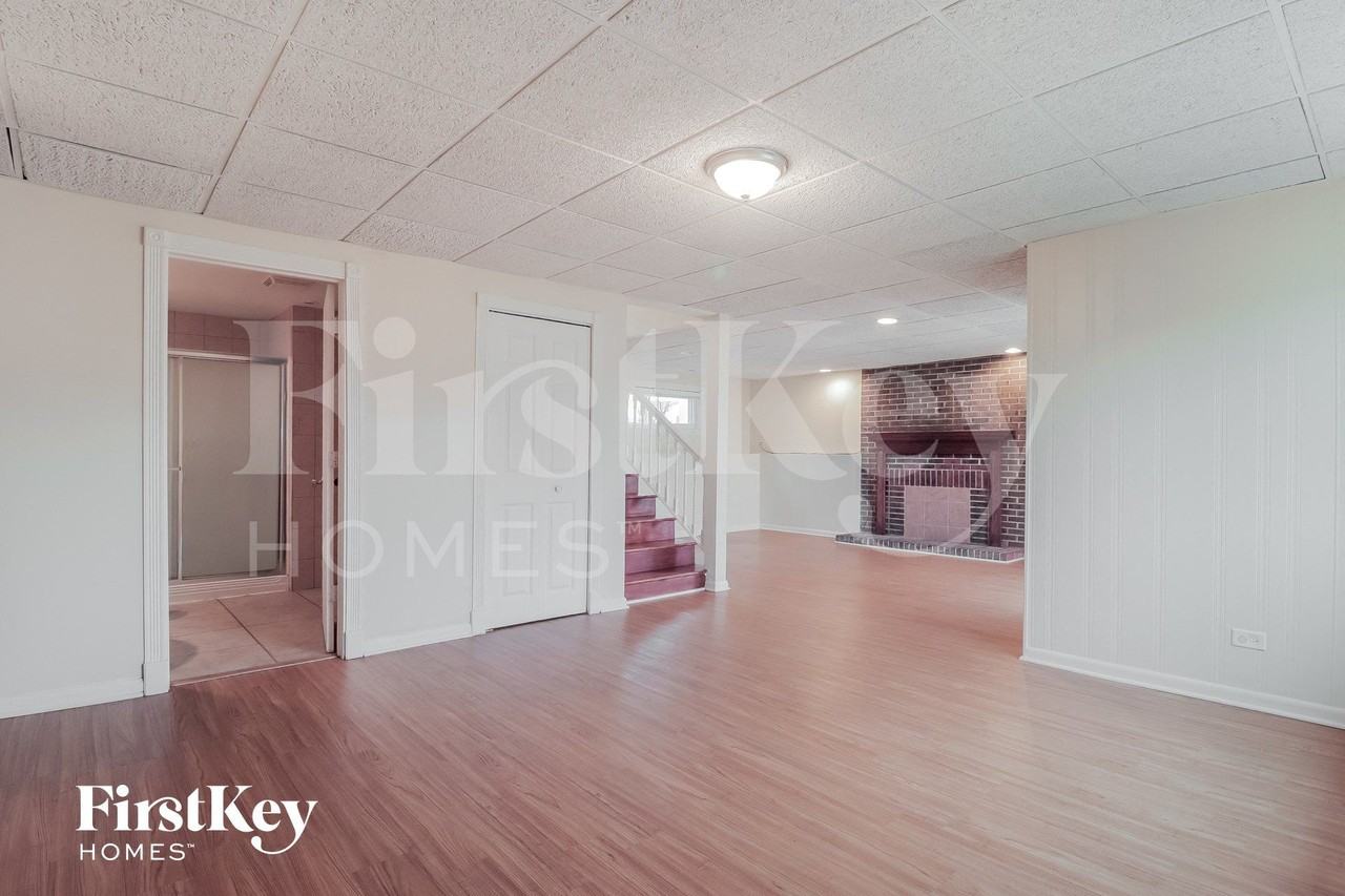 135 Oriole Rd - Photo 5 of 15