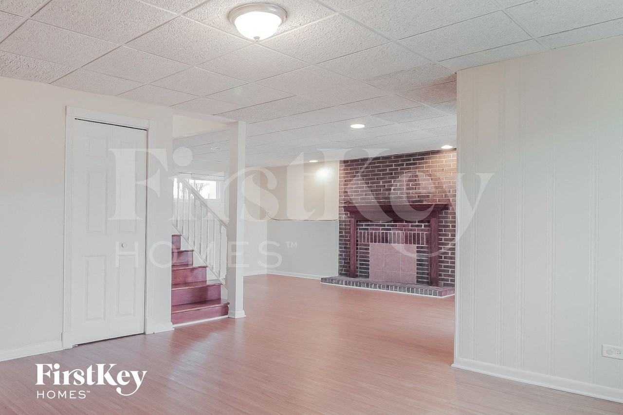 135 Oriole Rd - Photo 6 of 15