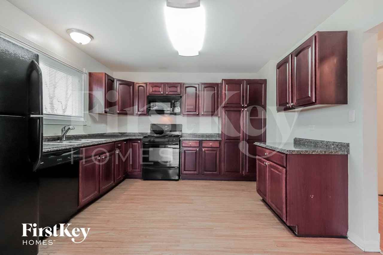 135 Oriole Rd - Photo 7 of 15