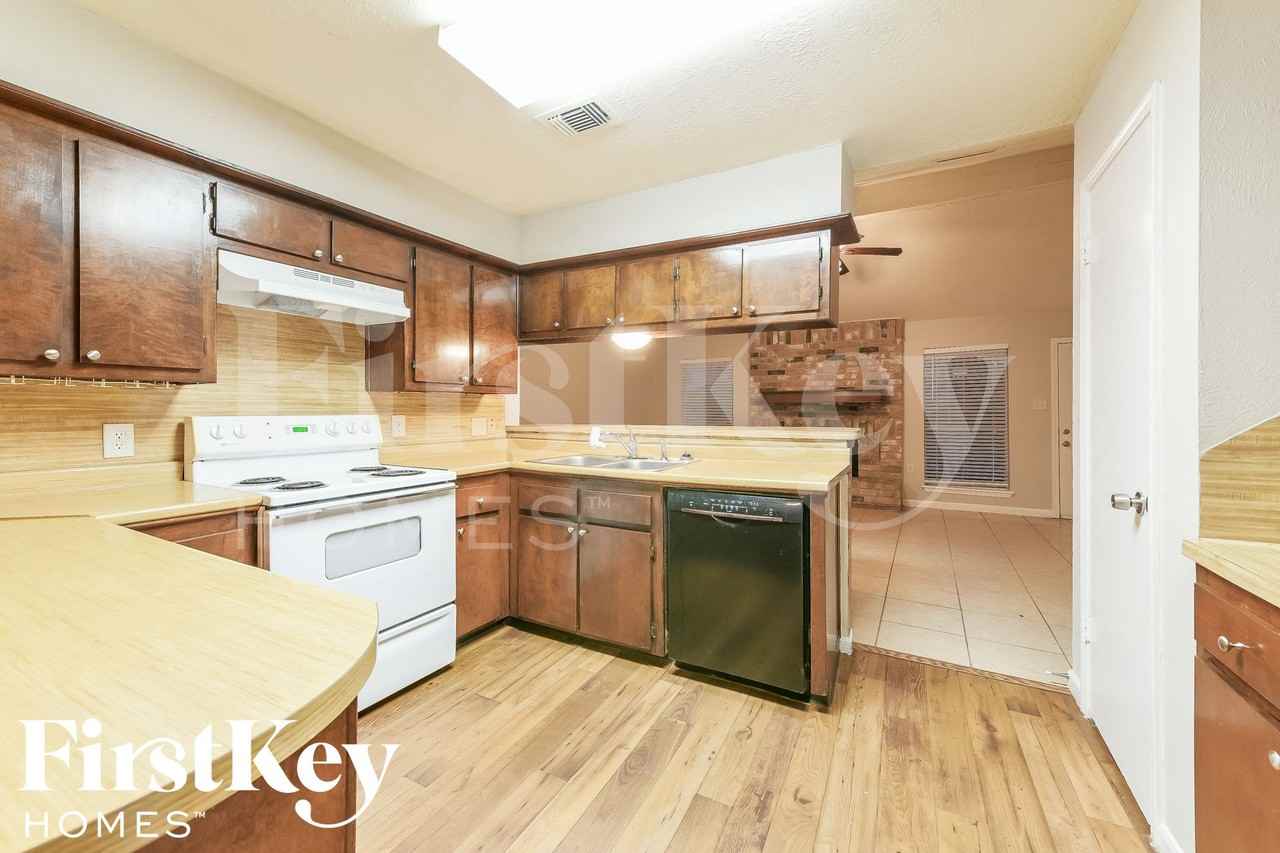 13367 Lake Breeze Ln - Photo 6 of 14