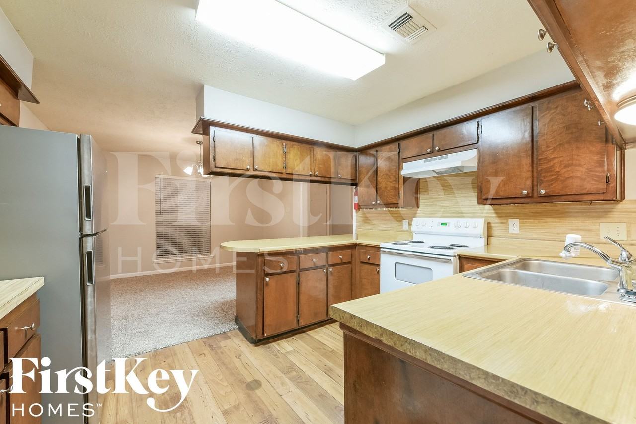 13367 Lake Breeze Ln - Photo 7 of 14