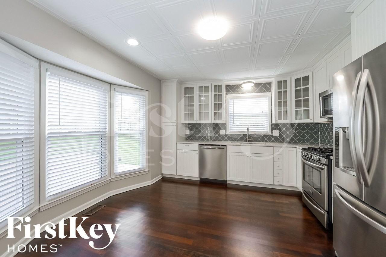 1333 Southwest 21st Street - Photo 4 of 14