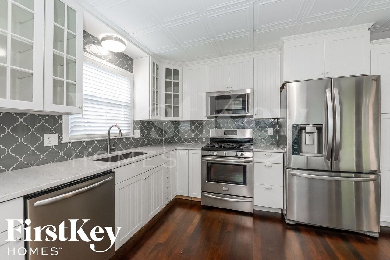 1333 Southwest 21st Street - Photo 5 of 14