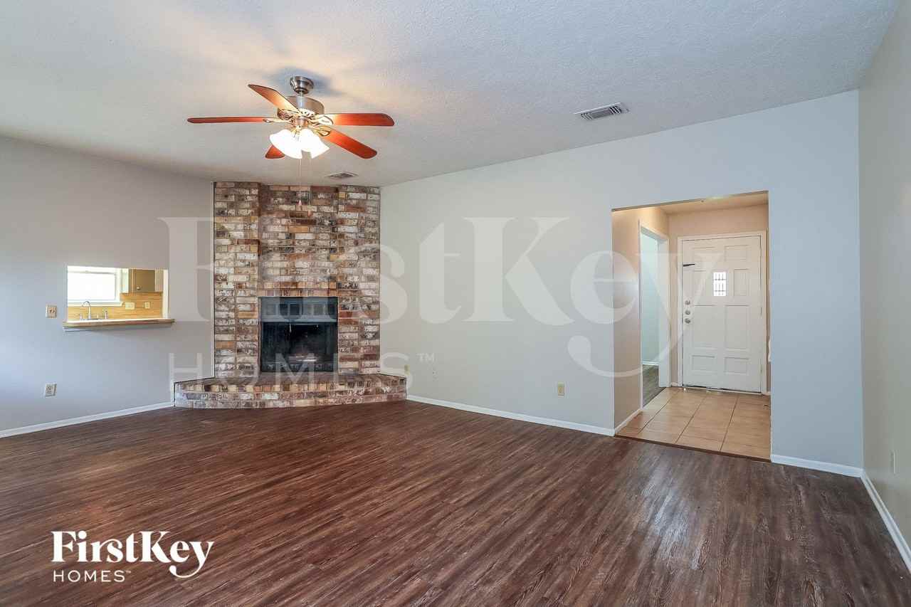 13319 Ascot Glen Ln - Photo 3 of 15