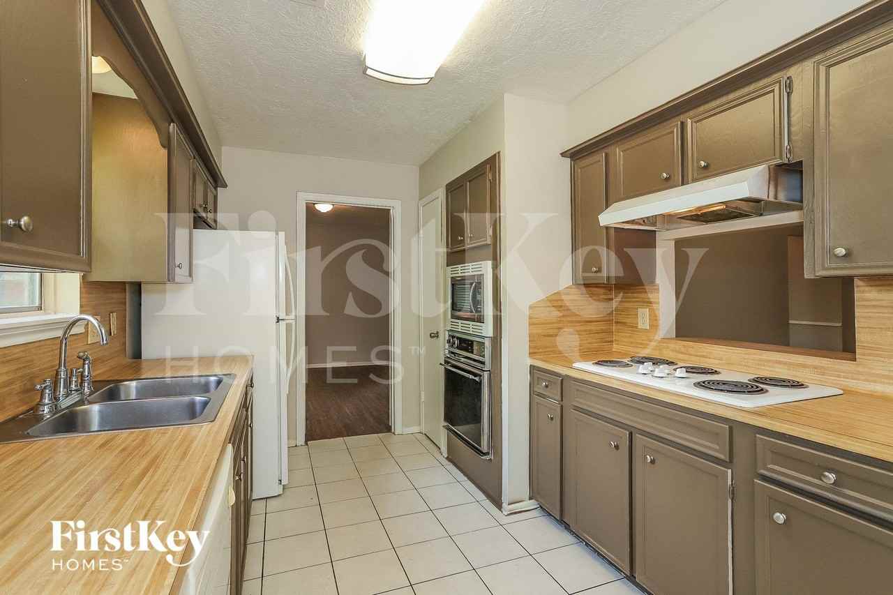 13319 Ascot Glen Ln - Photo 5 of 15