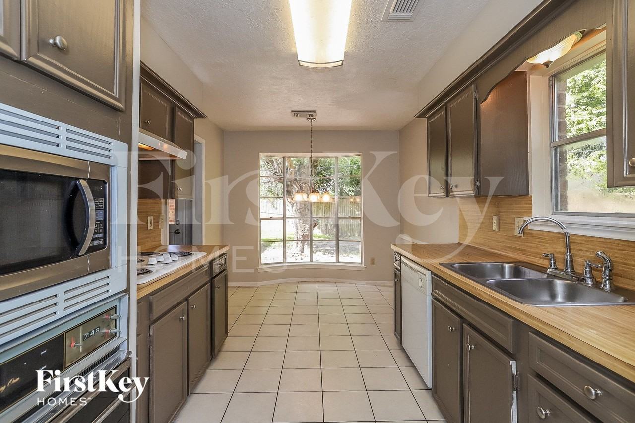 13319 Ascot Glen Ln - Photo 6 of 15