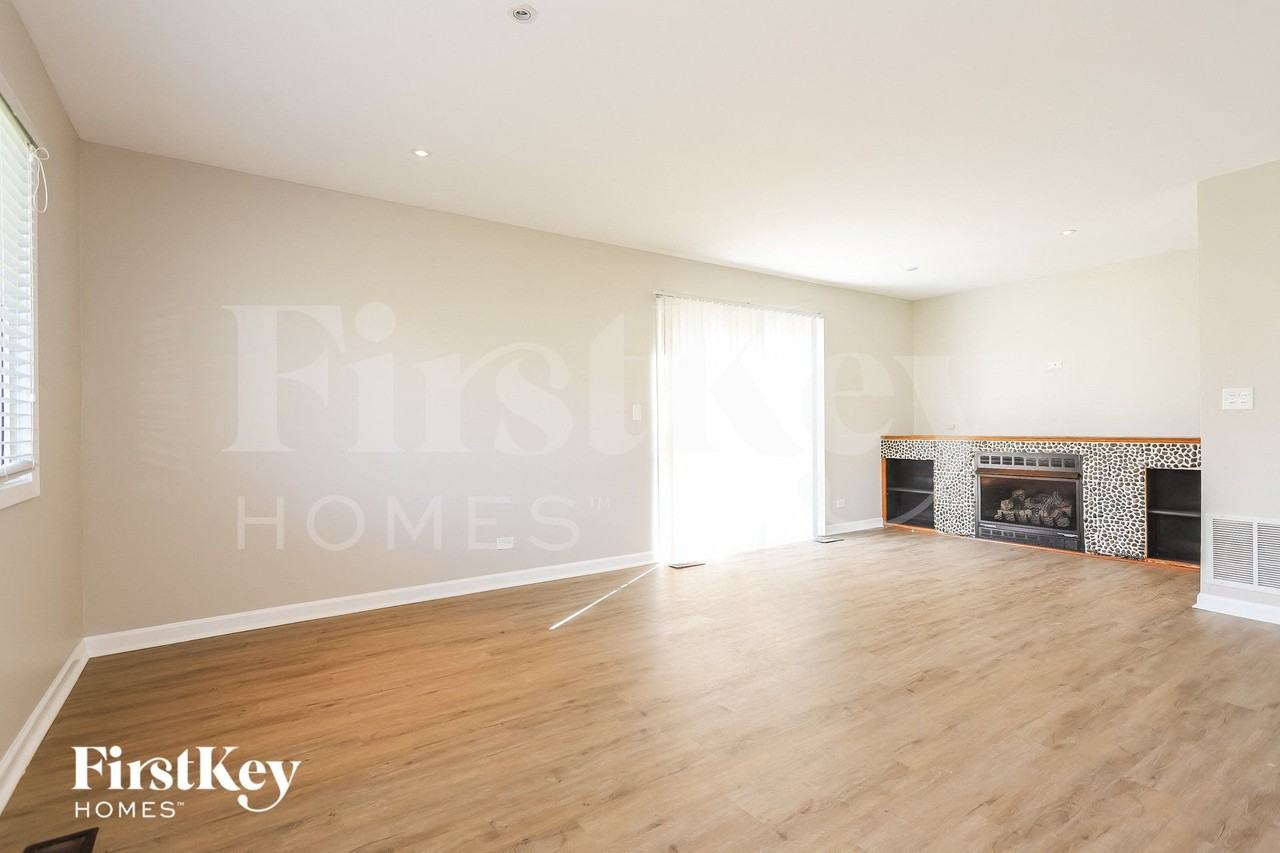 133 Huntingwood Rd - Photo 4 of 15