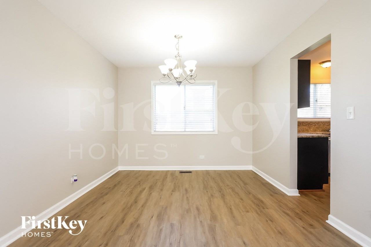 133 Huntingwood Rd - Photo 5 of 15