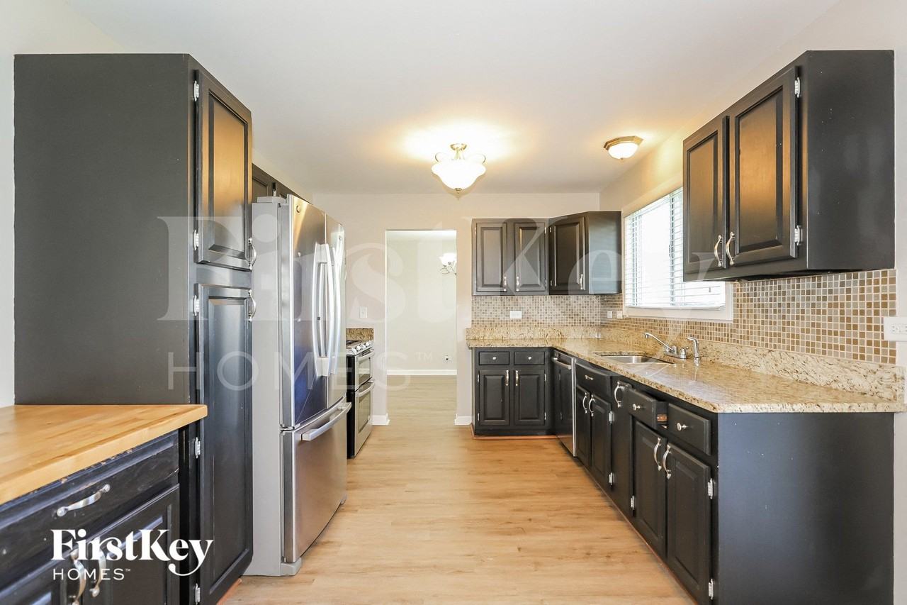 133 Huntingwood Rd - Photo 6 of 15