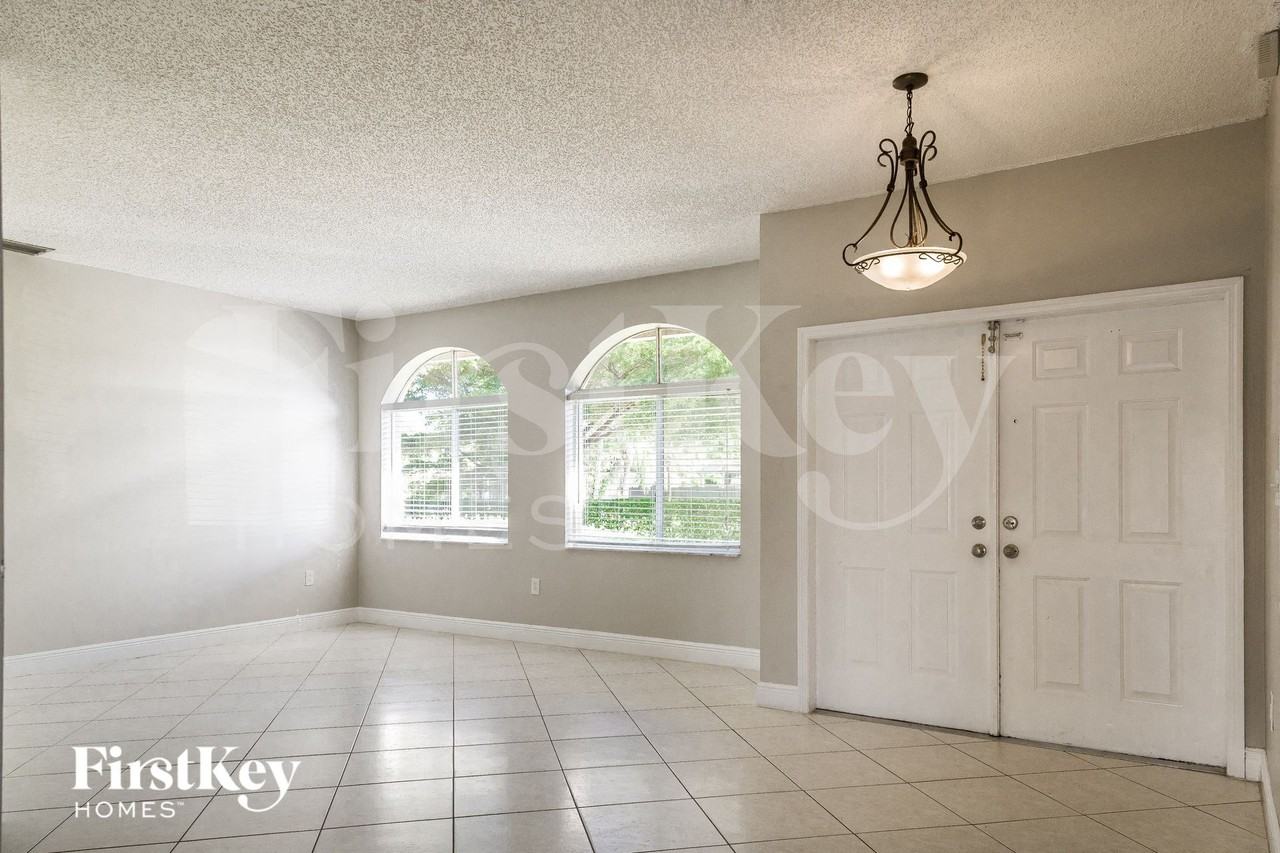 13233 Swstreet - Photo 2 of 15