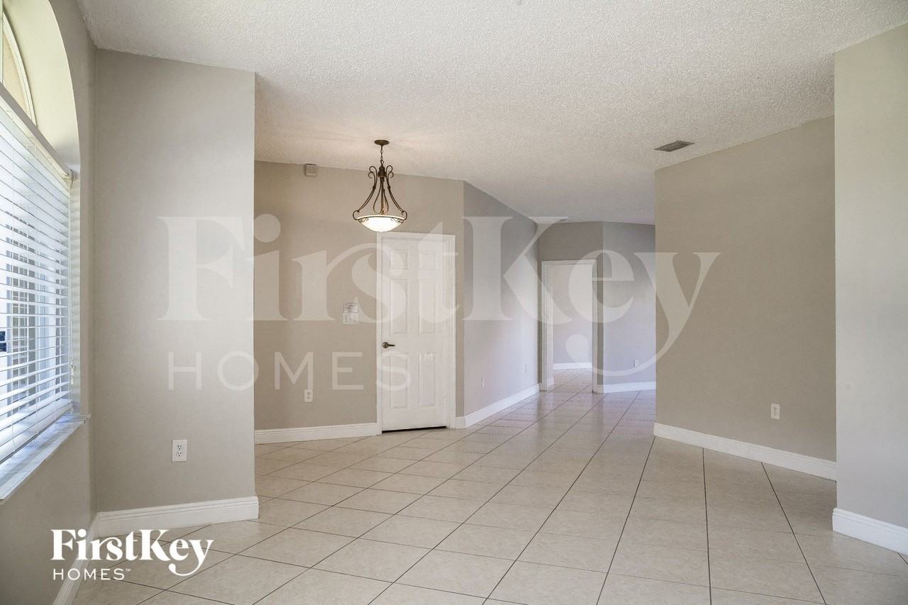 13233 Swstreet - Photo 3 of 15