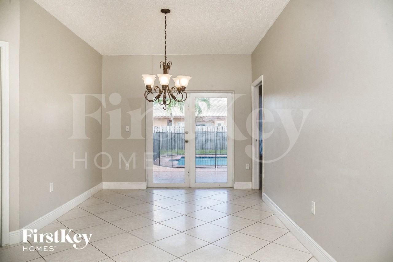 13233 Swstreet - Photo 4 of 15