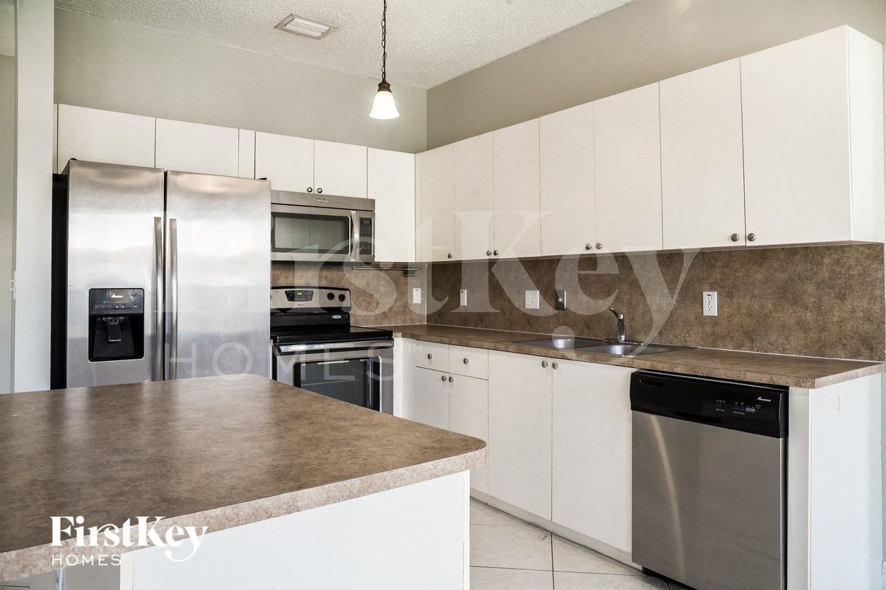 13233 Swstreet - Photo 6 of 15