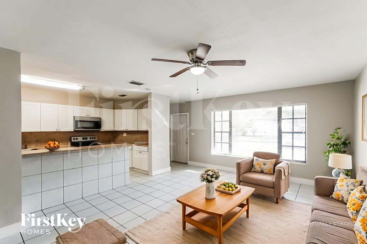 1315 Northeast Miami Place - Photo 3 of 19