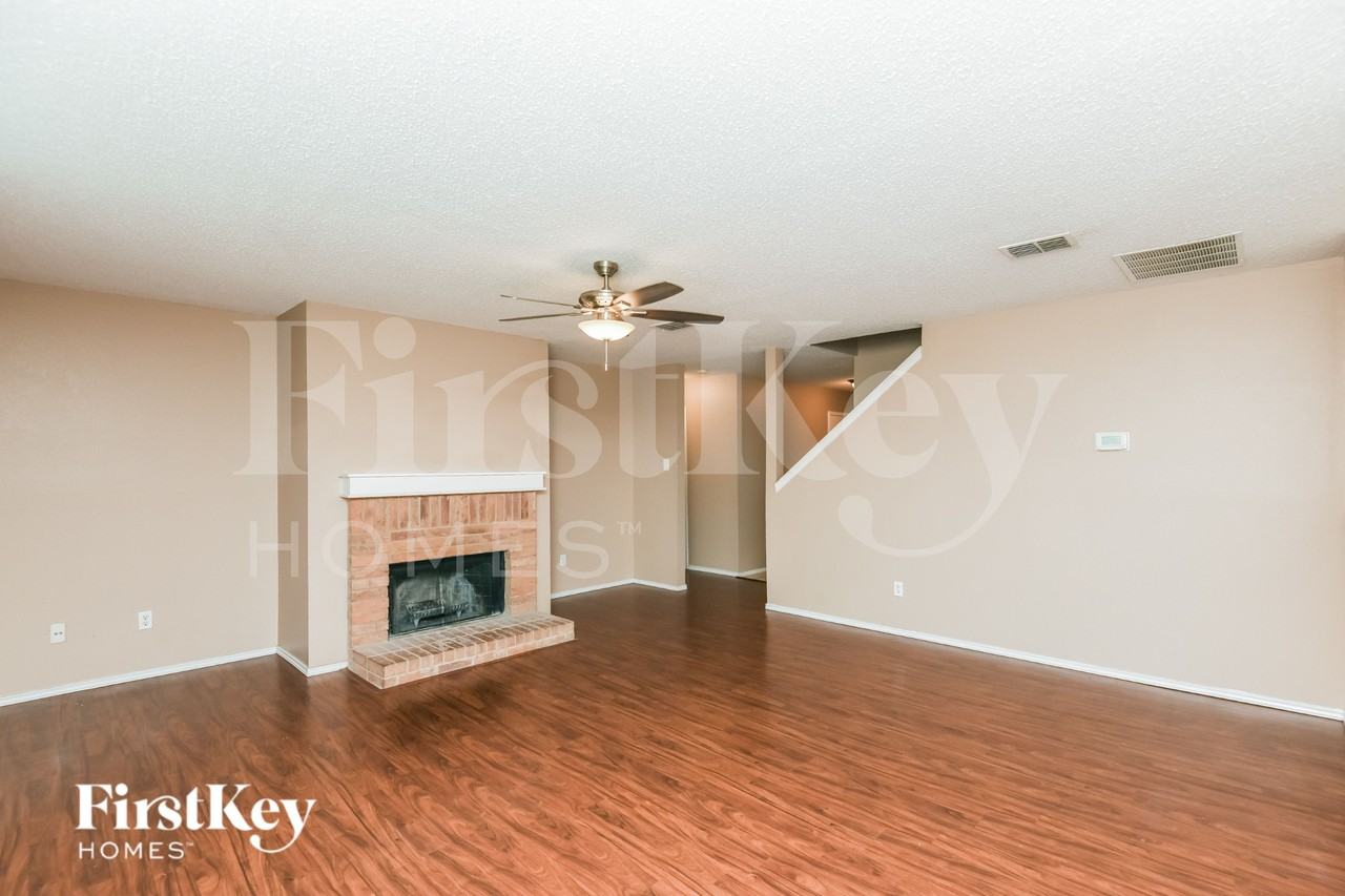 1301 Anna Lea Ln - Photo 2 of 16