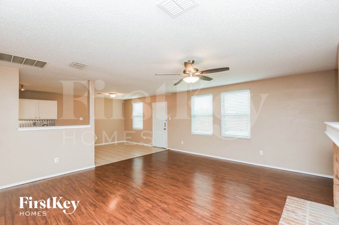 1301 Anna Lea Ln - Photo 3 of 16