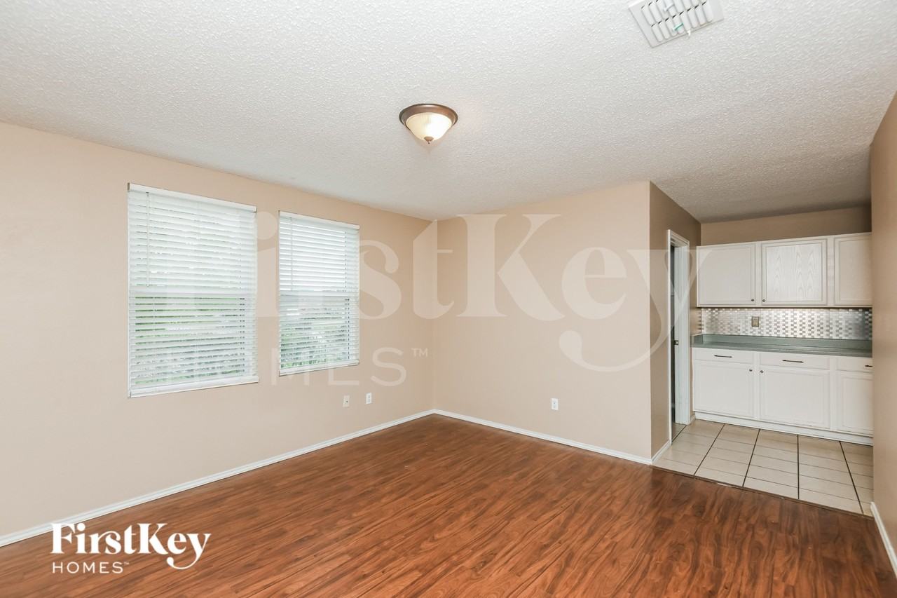 1301 Anna Lea Ln - Photo 4 of 16