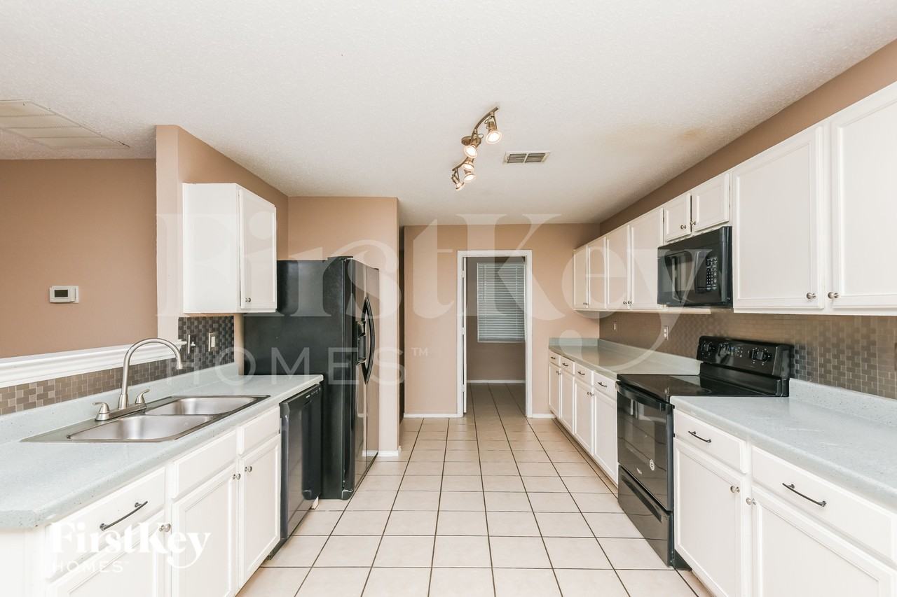 1301 Anna Lea Ln - Photo 7 of 16