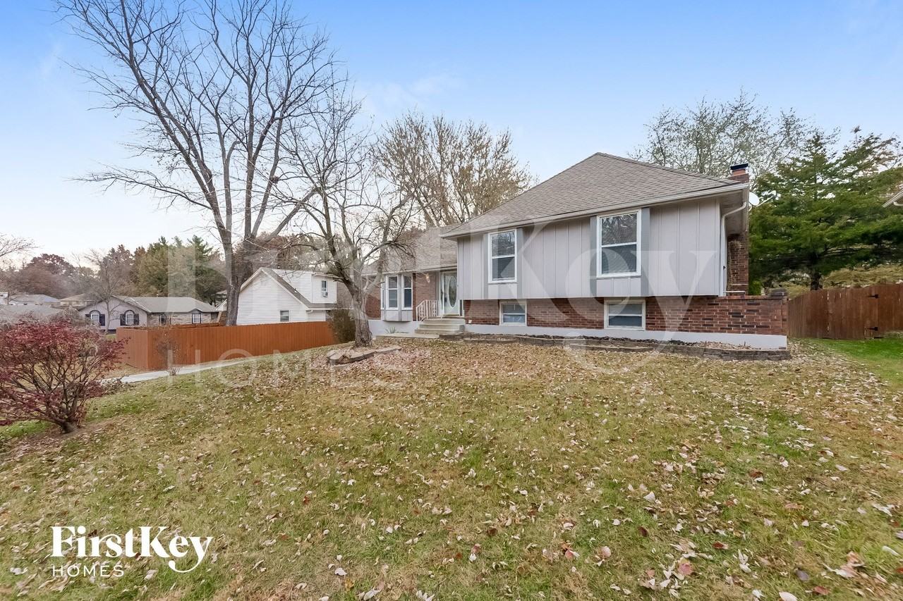 1300 Sw 22nd St - Photo 2 of 15