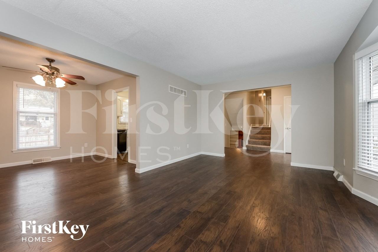 1300 Sw 22nd St - Photo 4 of 15