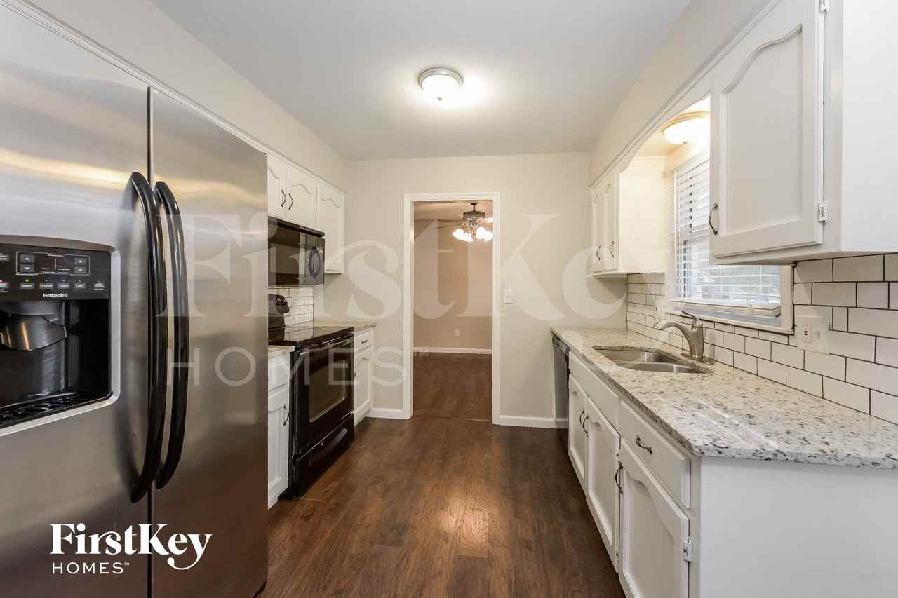 1300 Sw 22nd St - Photo 5 of 15