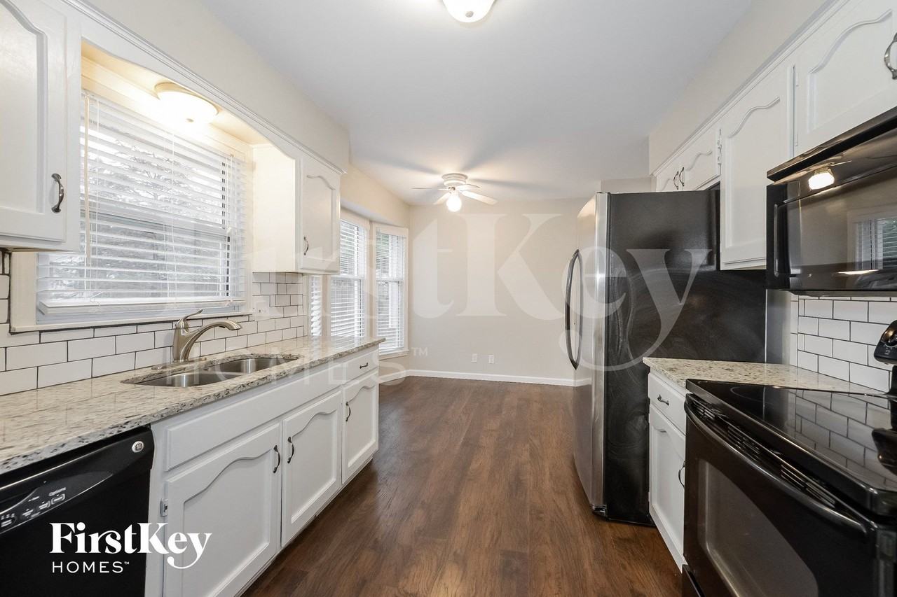 1300 Sw 22nd St - Photo 6 of 15