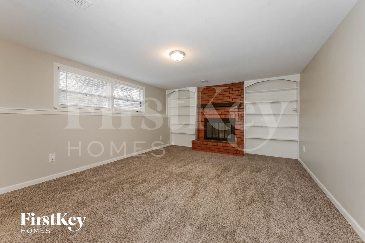 1300 Sw 22nd St - Photo 7 of 15