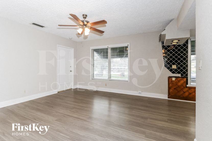 127 2nd St - Photo 4 of 16