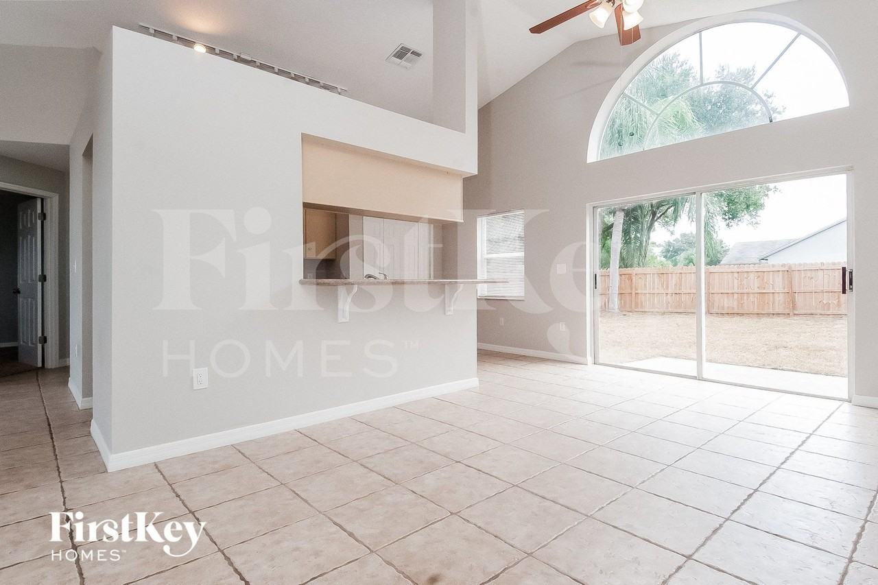 126 Timberpark Dr - Photo 4 of 15