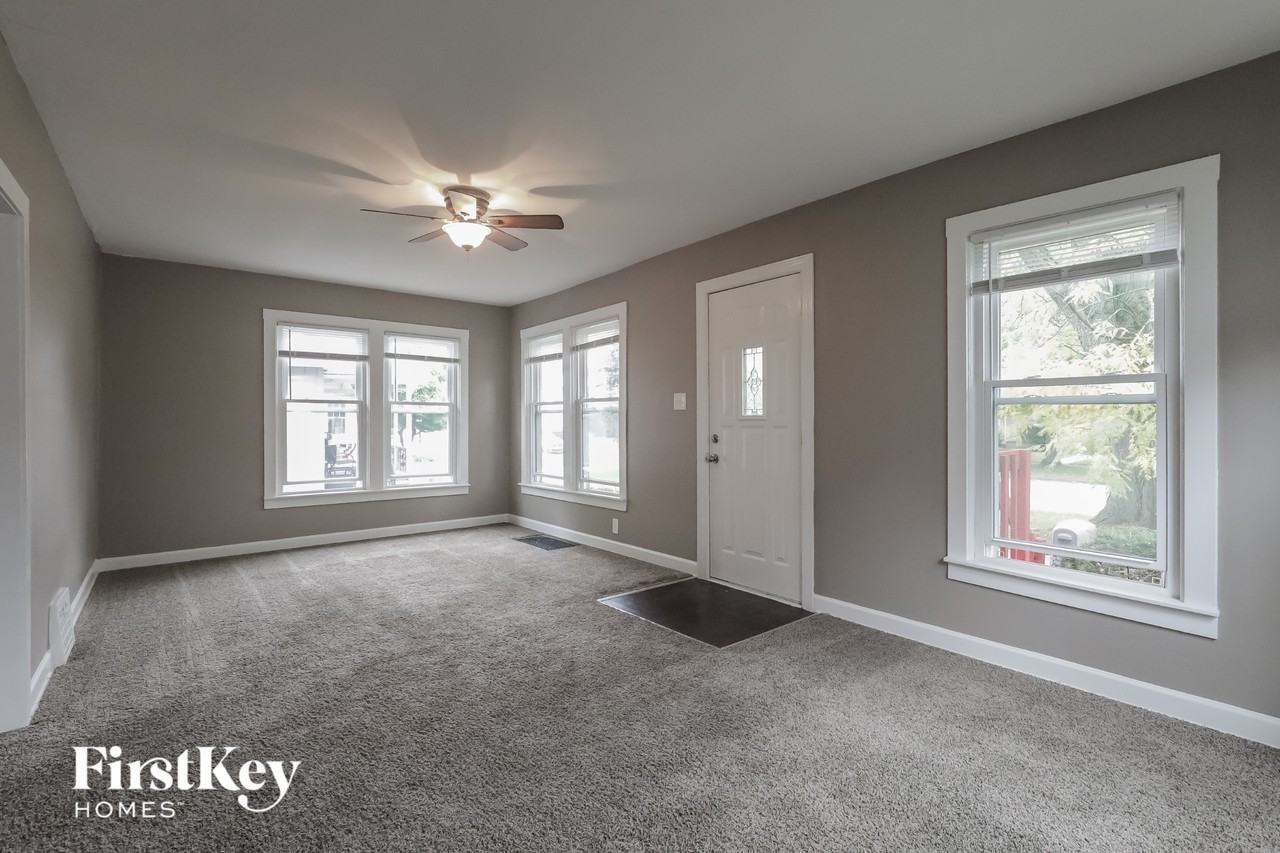 125 S Fordham Ave - Photo 3 of 15