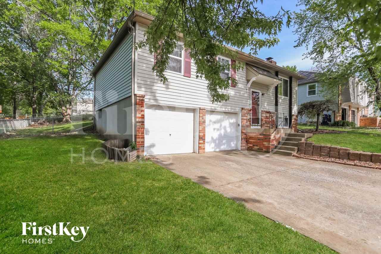 1212 Nw 54th St - Photo 2 of 15