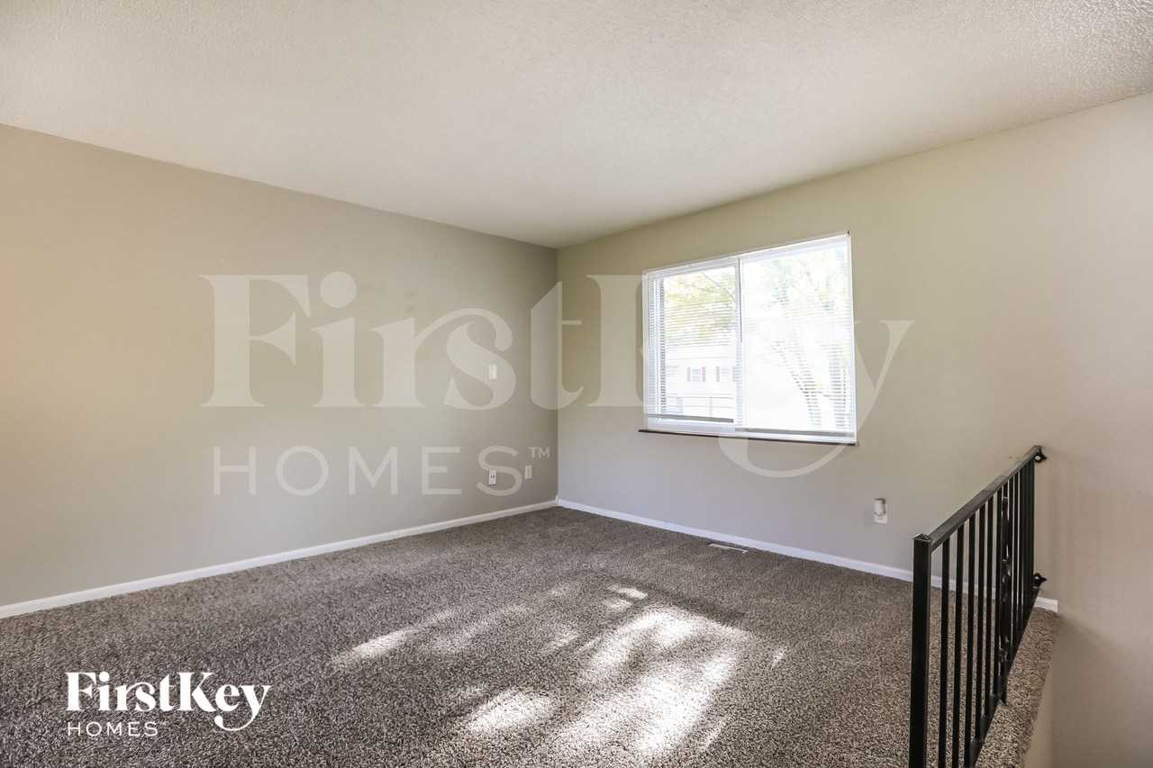 1212 Nw 54th St - Photo 3 of 15