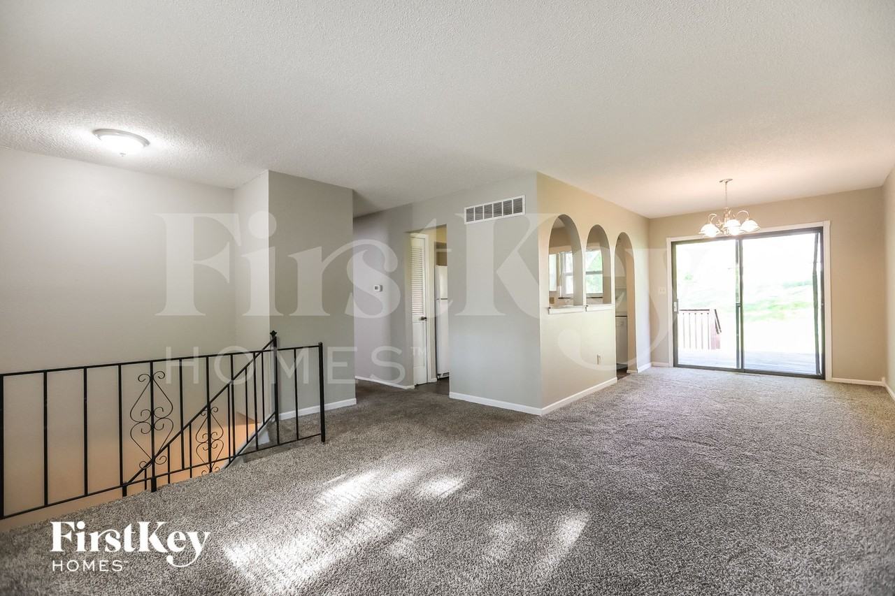 1212 Nw 54th St - Photo 4 of 15