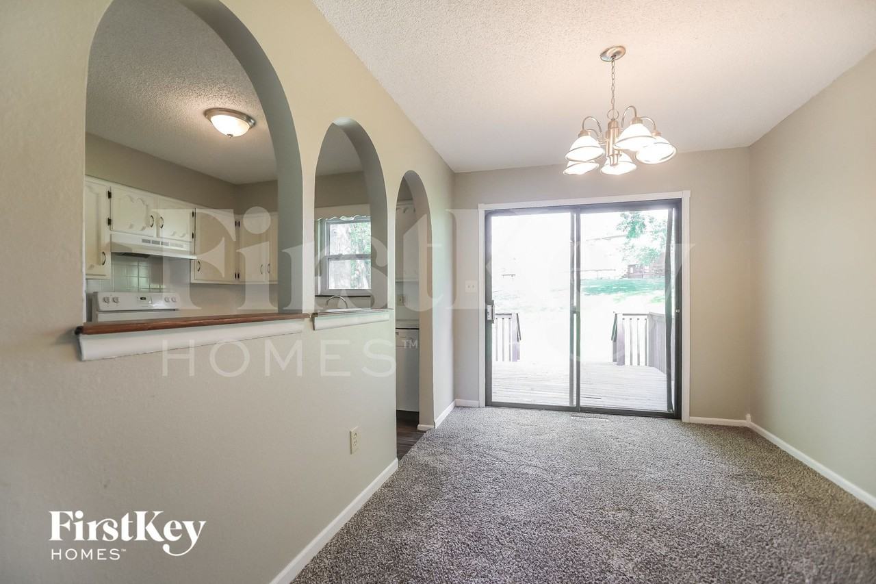 1212 Nw 54th St - Photo 5 of 15