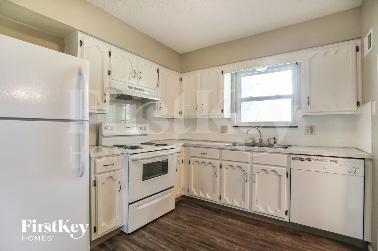 1212 Nw 54th St - Photo 6 of 15