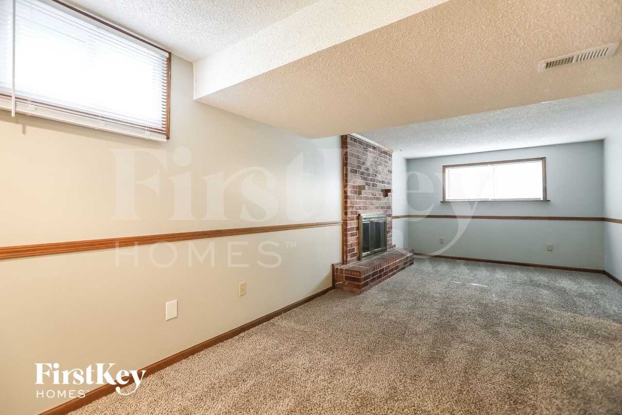 1212 Nw 54th St - Photo 7 of 15