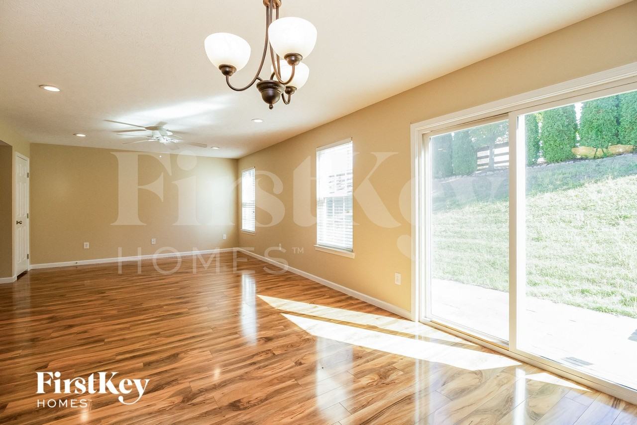 1186 Turfway Ct - Photo 4 of 15