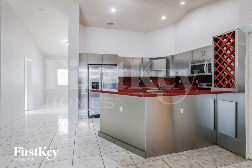 11526 Swstreet - Photo 5 of 15