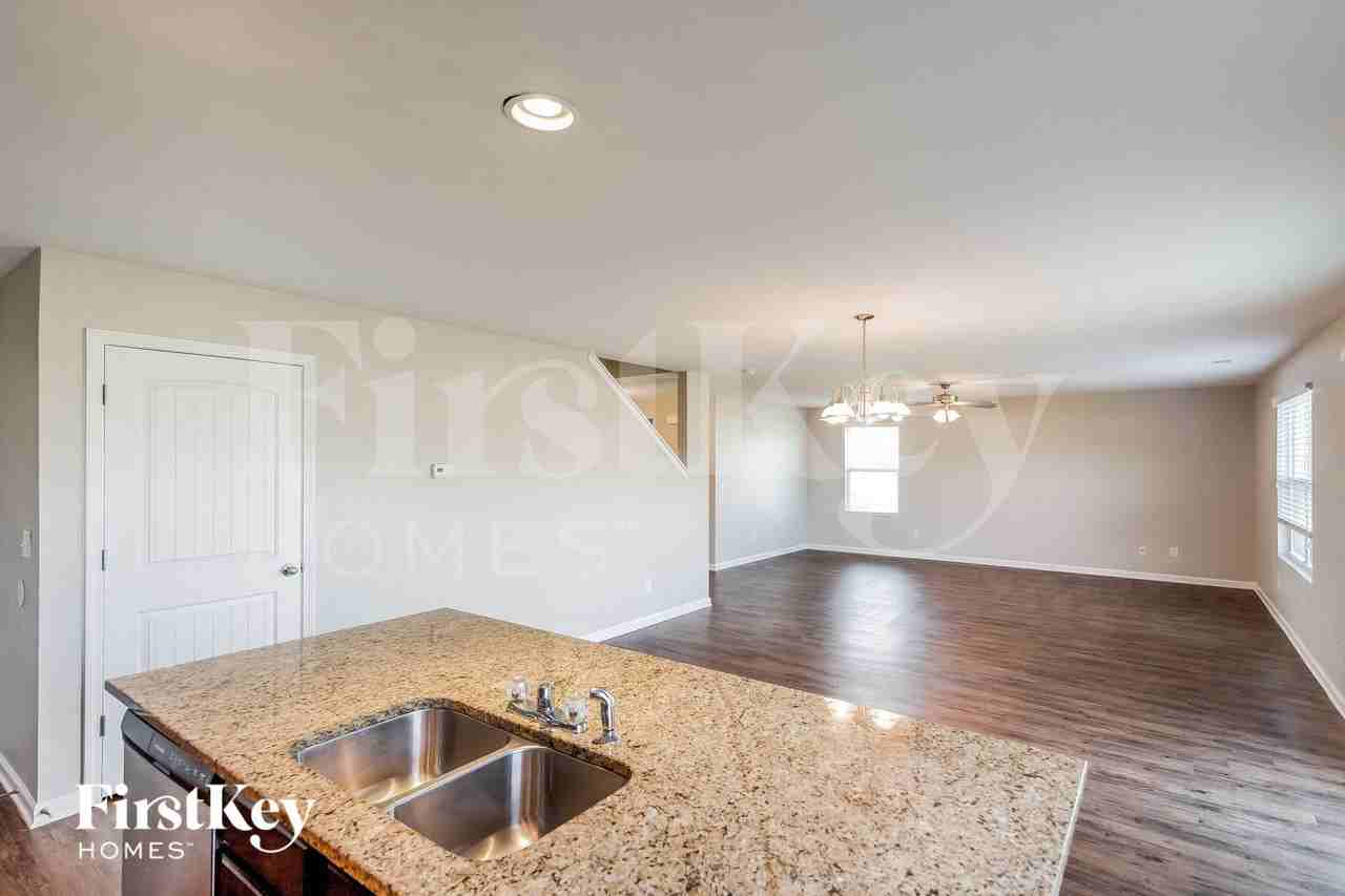 11478 Walden Trce - Photo 5 of 15