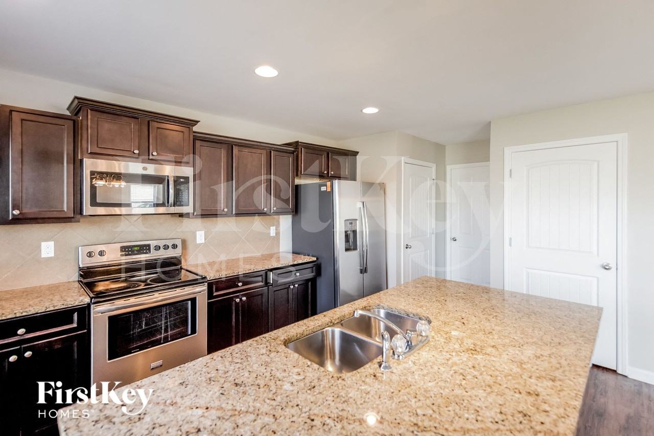 11478 Walden Trce - Photo 6 of 15