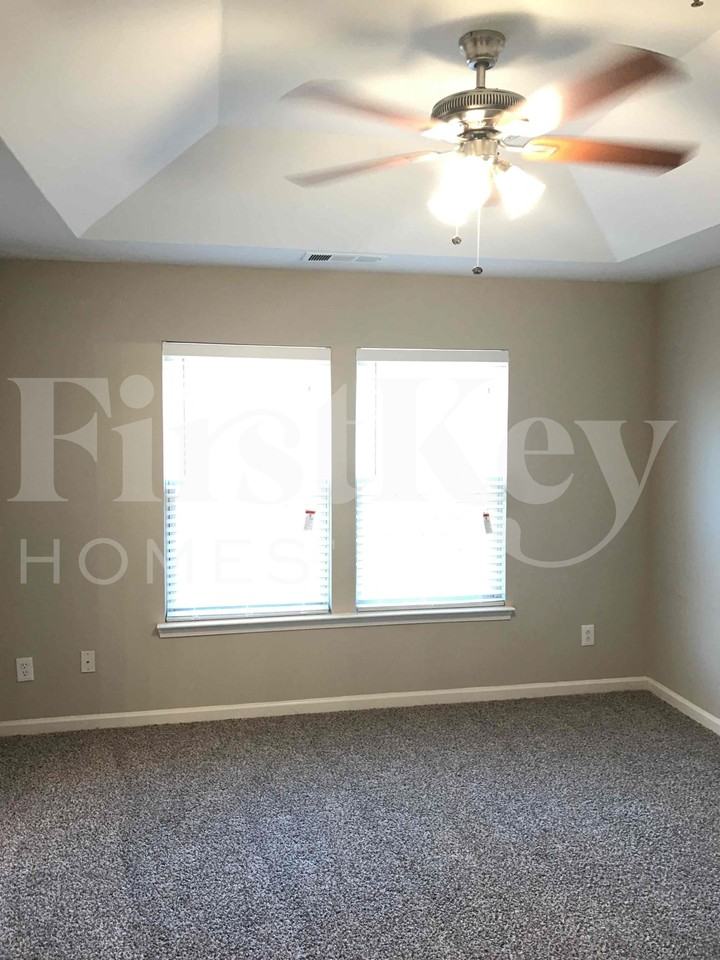 114 Ellis Northeast Drive - Photo 6 of 16