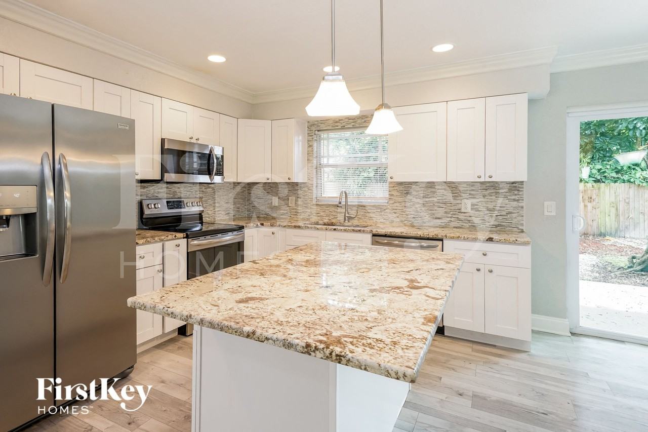 113 W Violet St - Photo 7 of 15