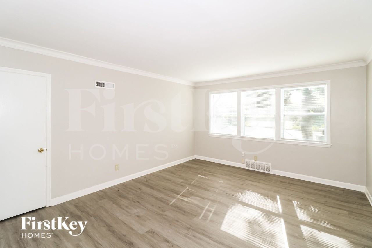 1094 East Shelby Drive - Photo 3 of 19