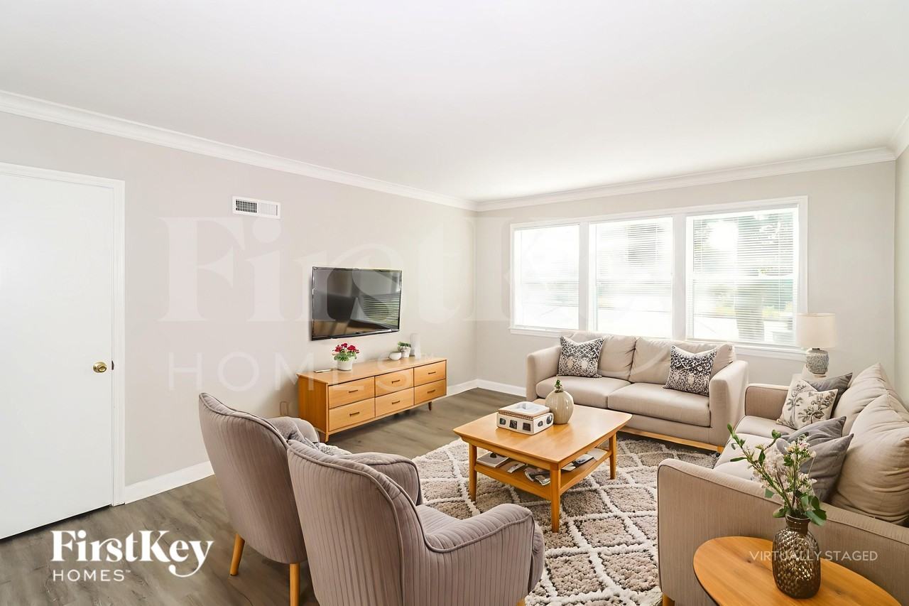 1094 East Shelby Drive - Photo 4 of 19