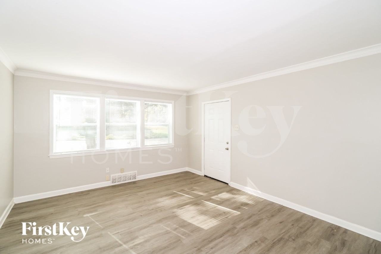 1094 East Shelby Drive - Photo 5 of 19