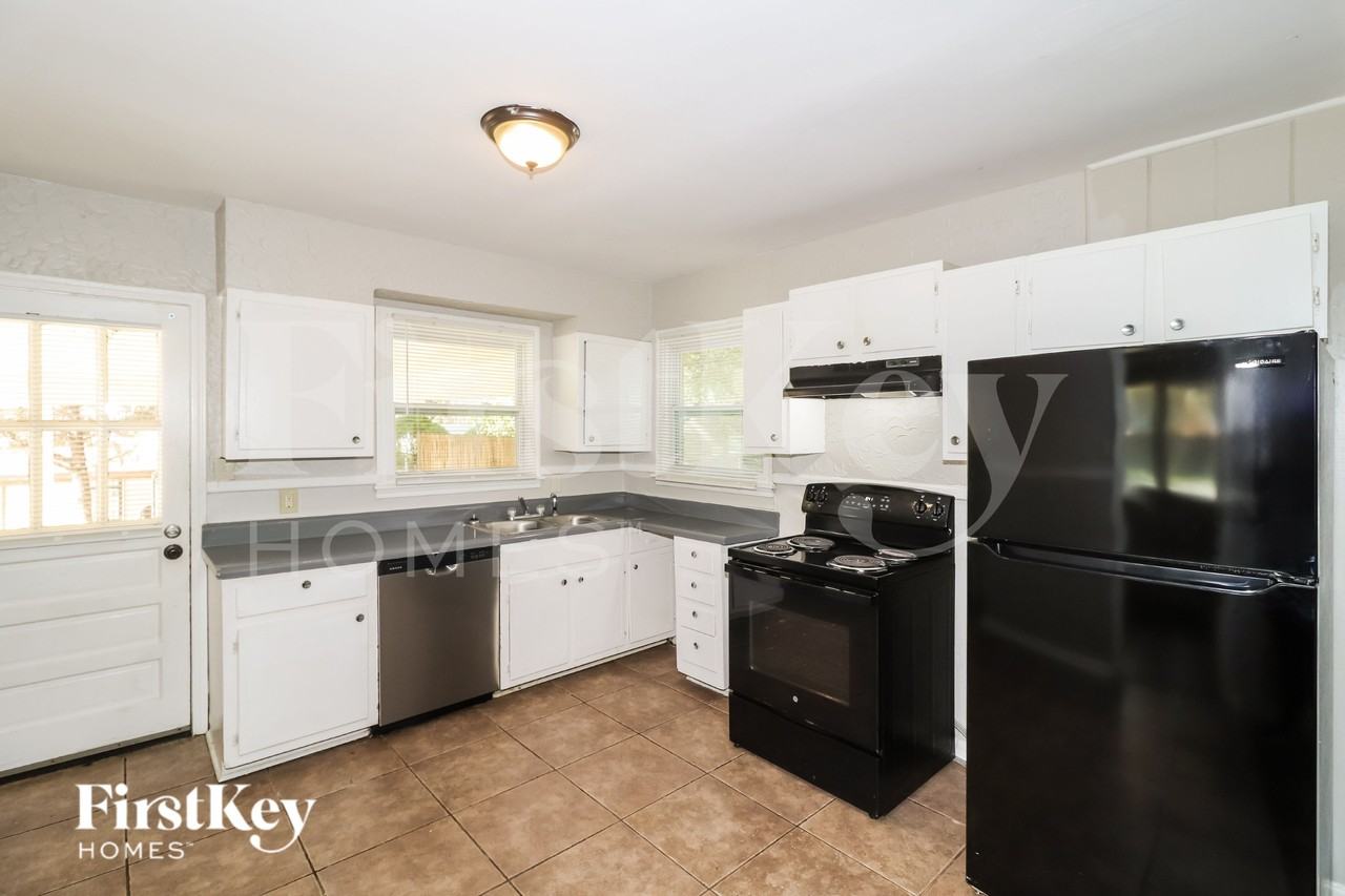 1094 East Shelby Drive - Photo 6 of 19