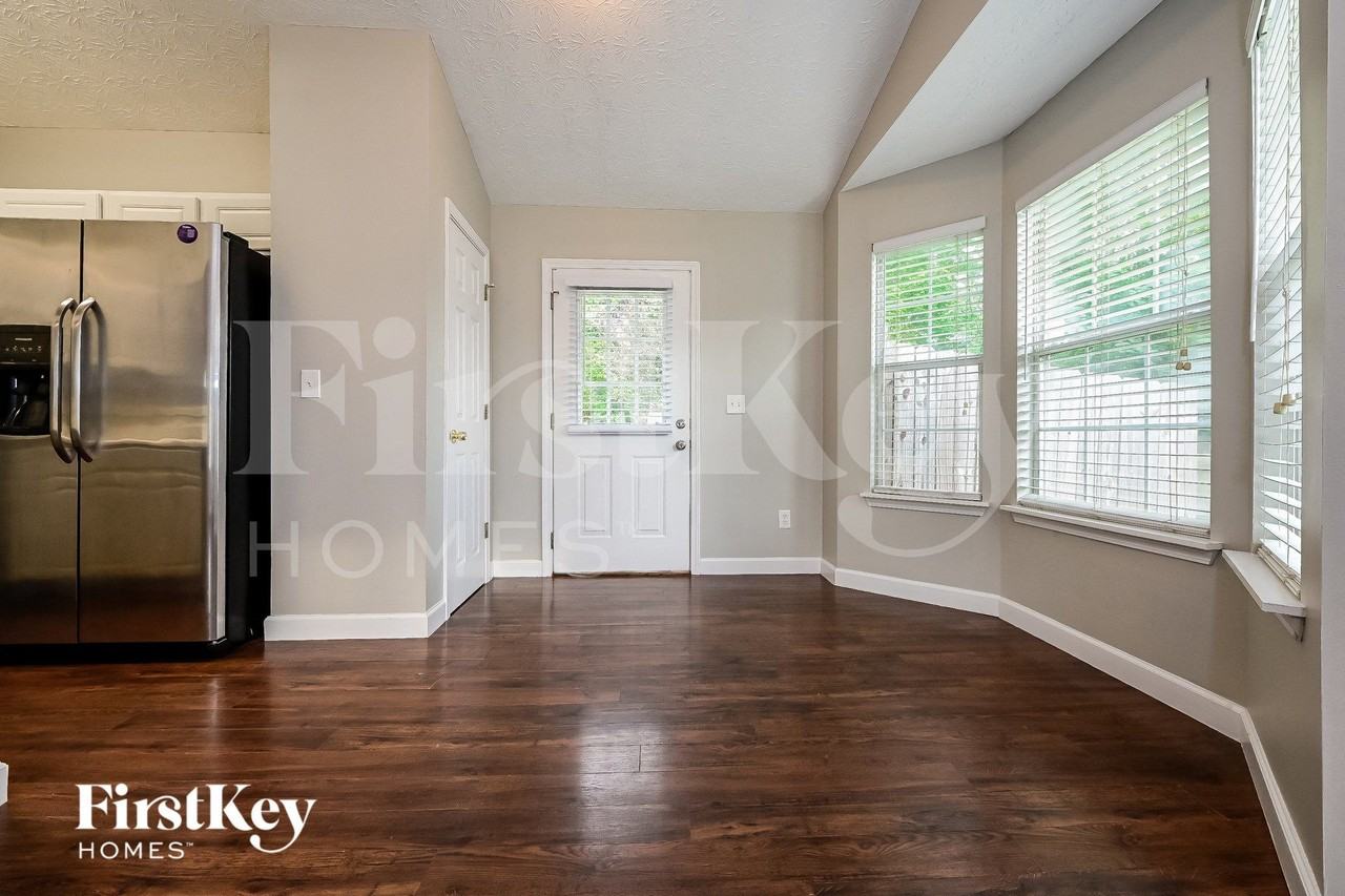 104 Waters Edge Drive - Photo 5 of 15