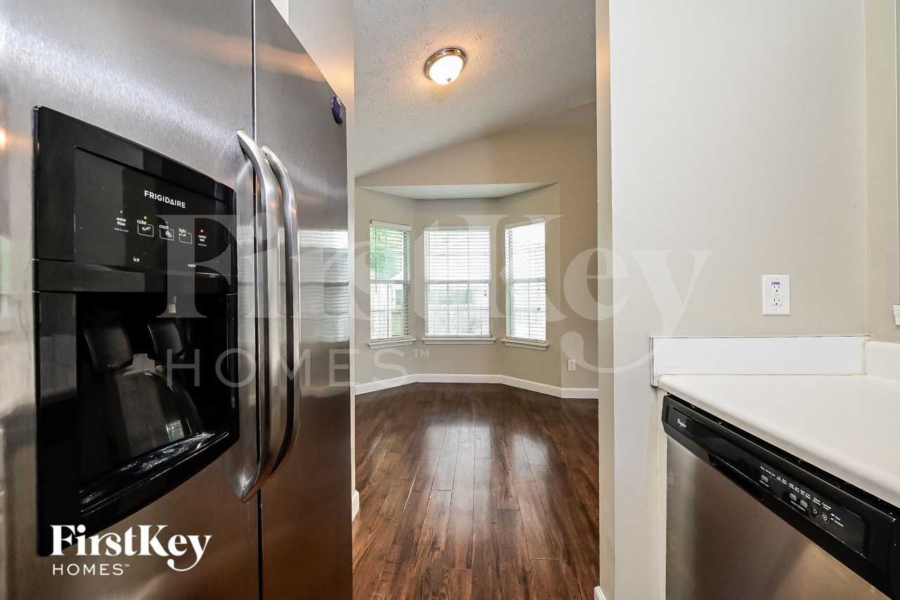 104 Waters Edge Drive - Photo 7 of 15