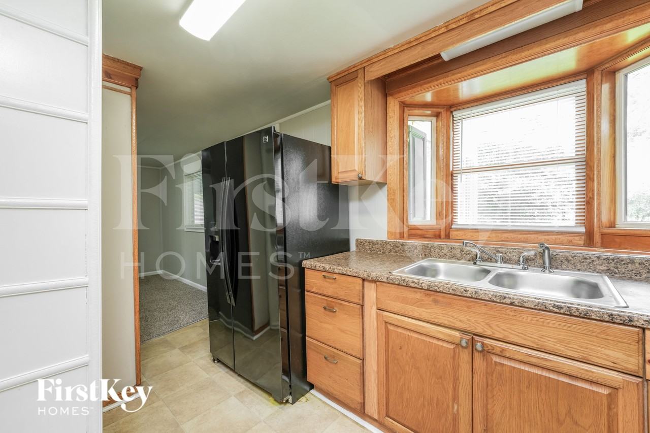 1038 Adrian Cir Sw - Photo 3 of 16